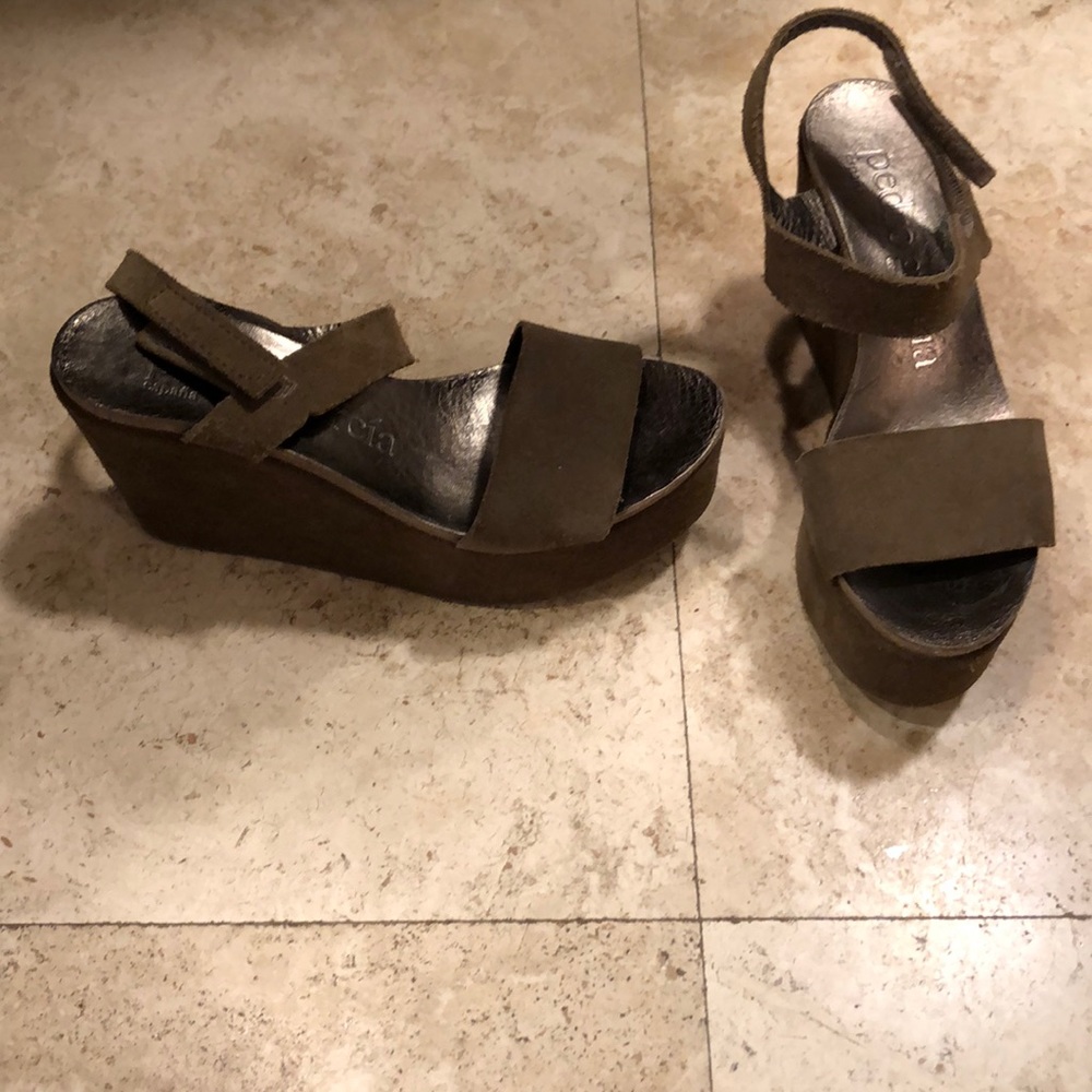 Pedro Garcia ankle strap suede taupe wedges
